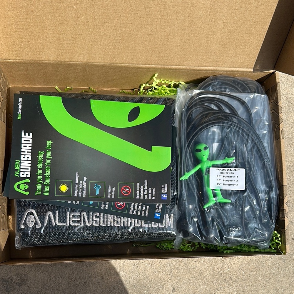 Alien Sunshade Set Jeep JL - Picture 4 of 6